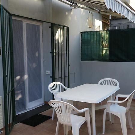 Karina, To The Beach With Terrace And Private Parking Savona Exteriér fotografie